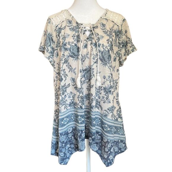 Flowy knit top with lace shoulder accent - Picture 1 of 4